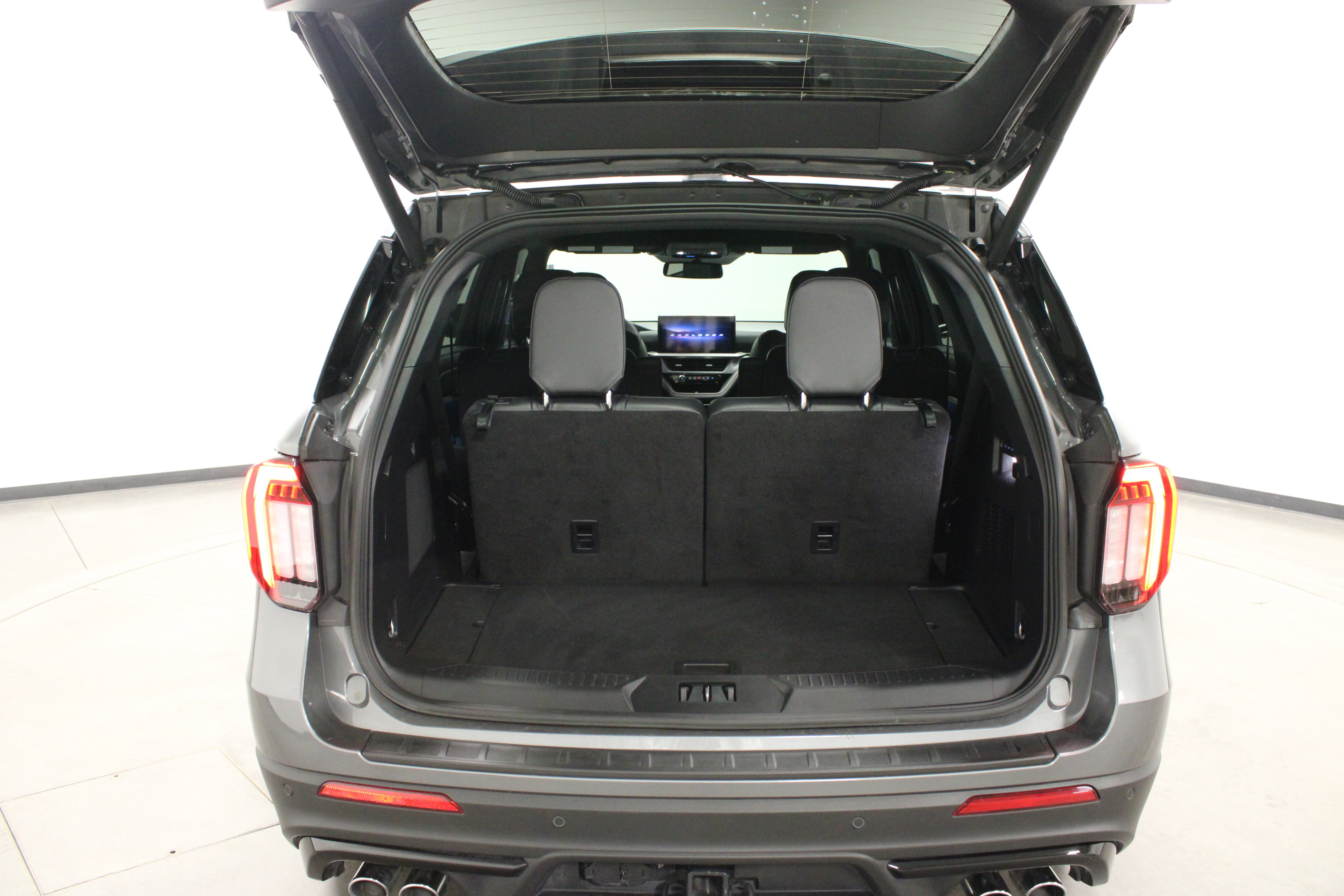 Used 2025 Ford Explorer ST image 15
