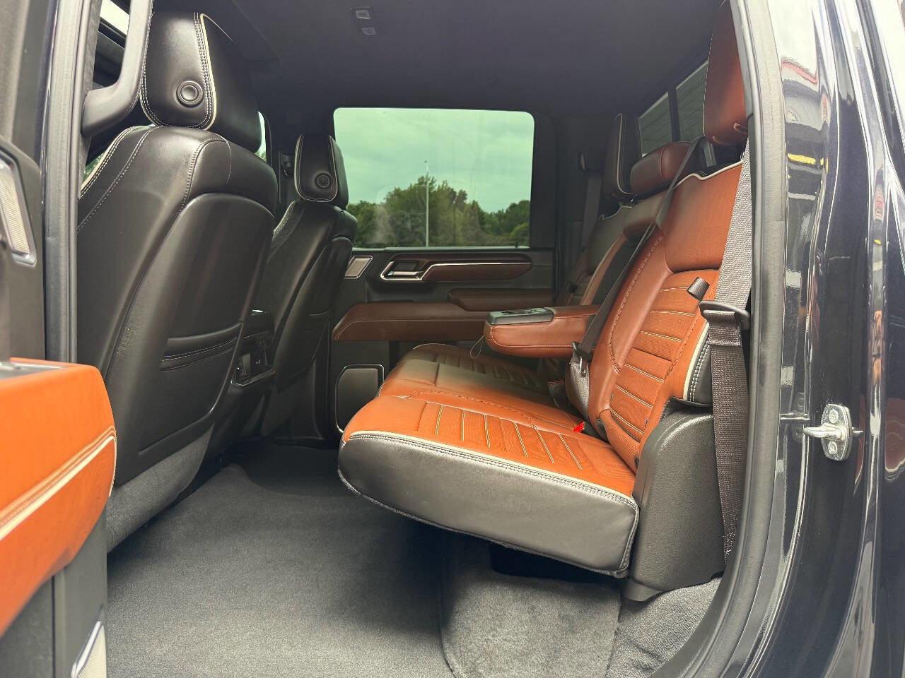 Used 2024 GMC Sierra 3500 Denali Ultimate image 35