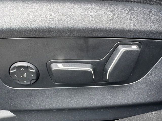 Used 2024 BMW 540i xDrive w/ Premium Package image 13