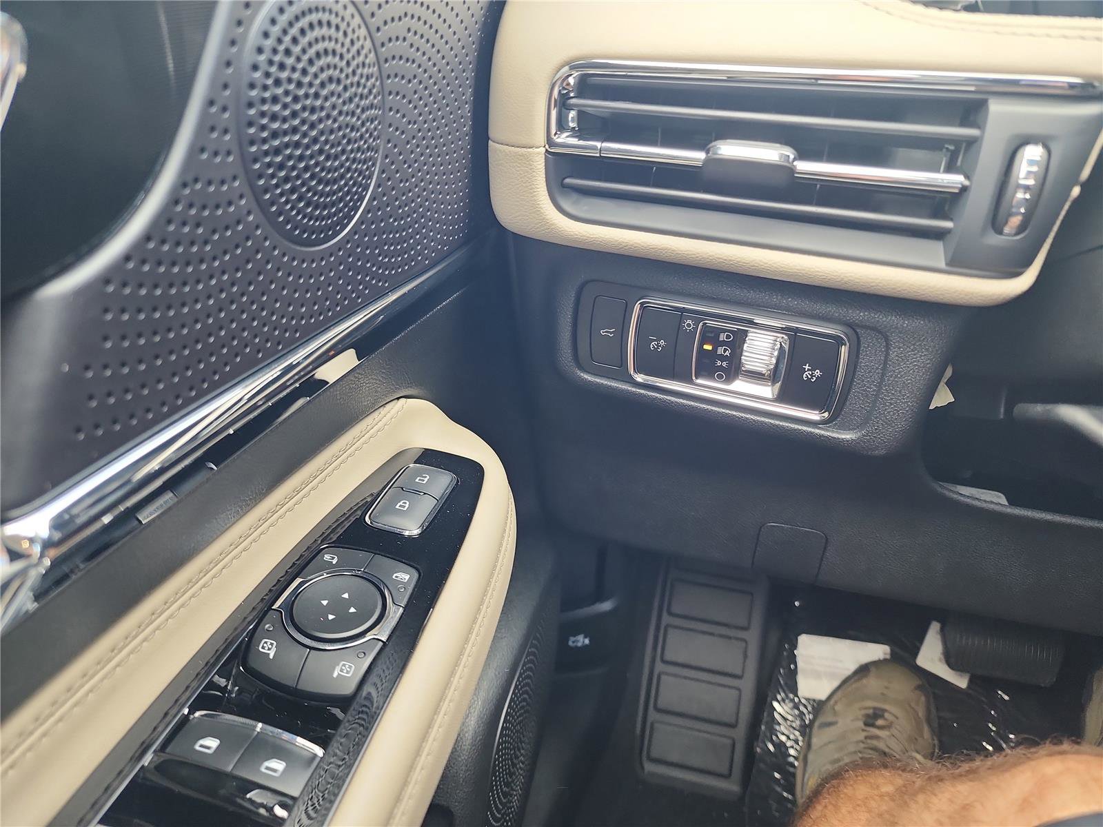 New 2026 Lincoln Corsair Premiere image 33