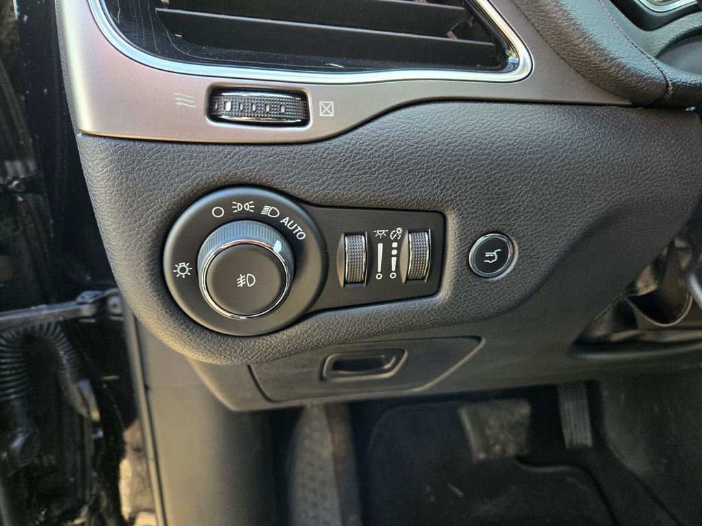 Used 2019 Jeep Cherokee High Altitude image 16
