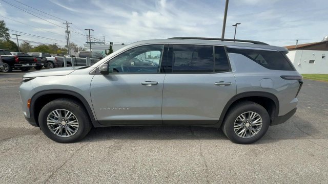 Used 2026 Chevrolet Traverse LT w/ Driver Confidence Package FWD image 5