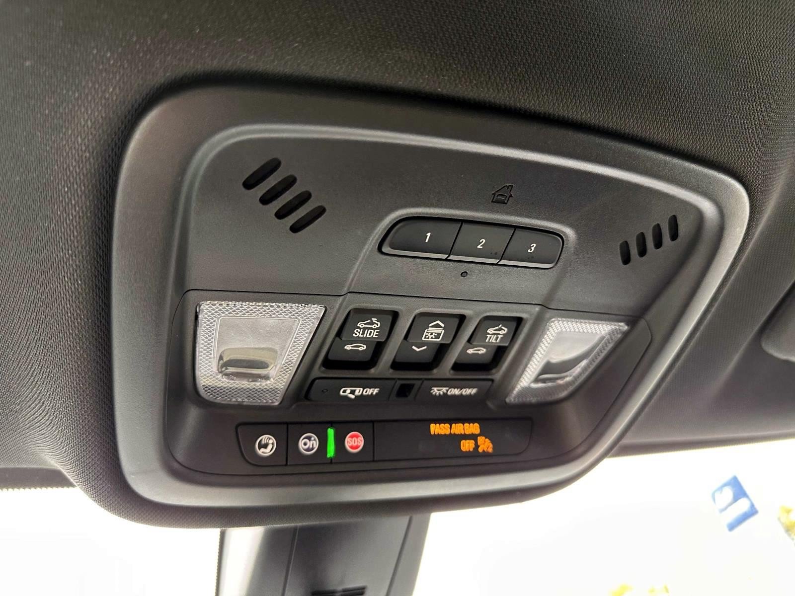 Used 2023 Chevrolet Traverse RS AWD/4WD image 28