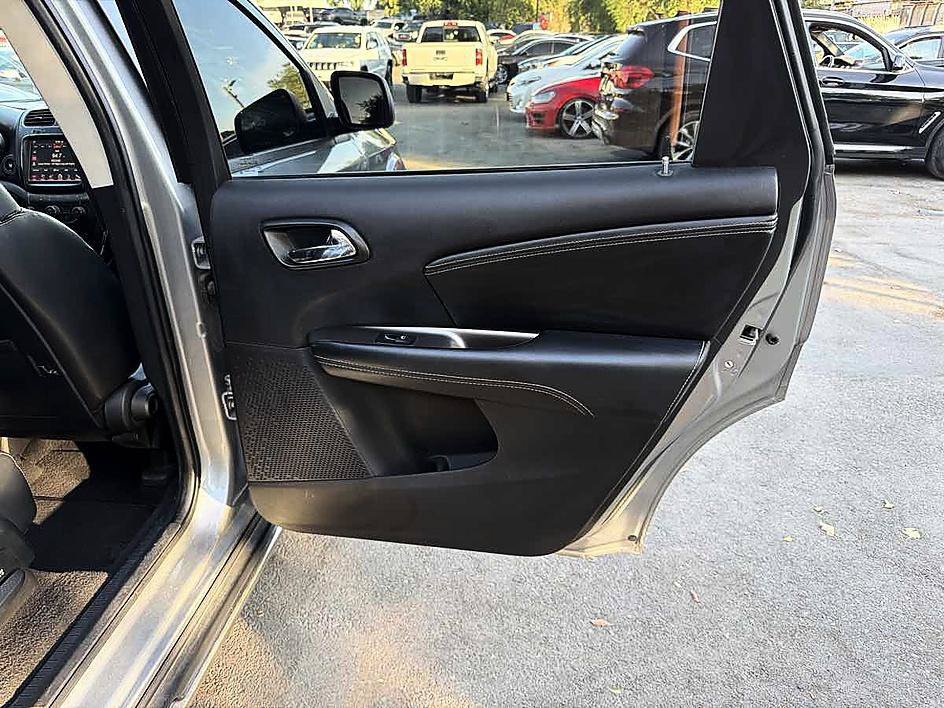 Used 2020 Dodge Journey Crossroad FWD image 12