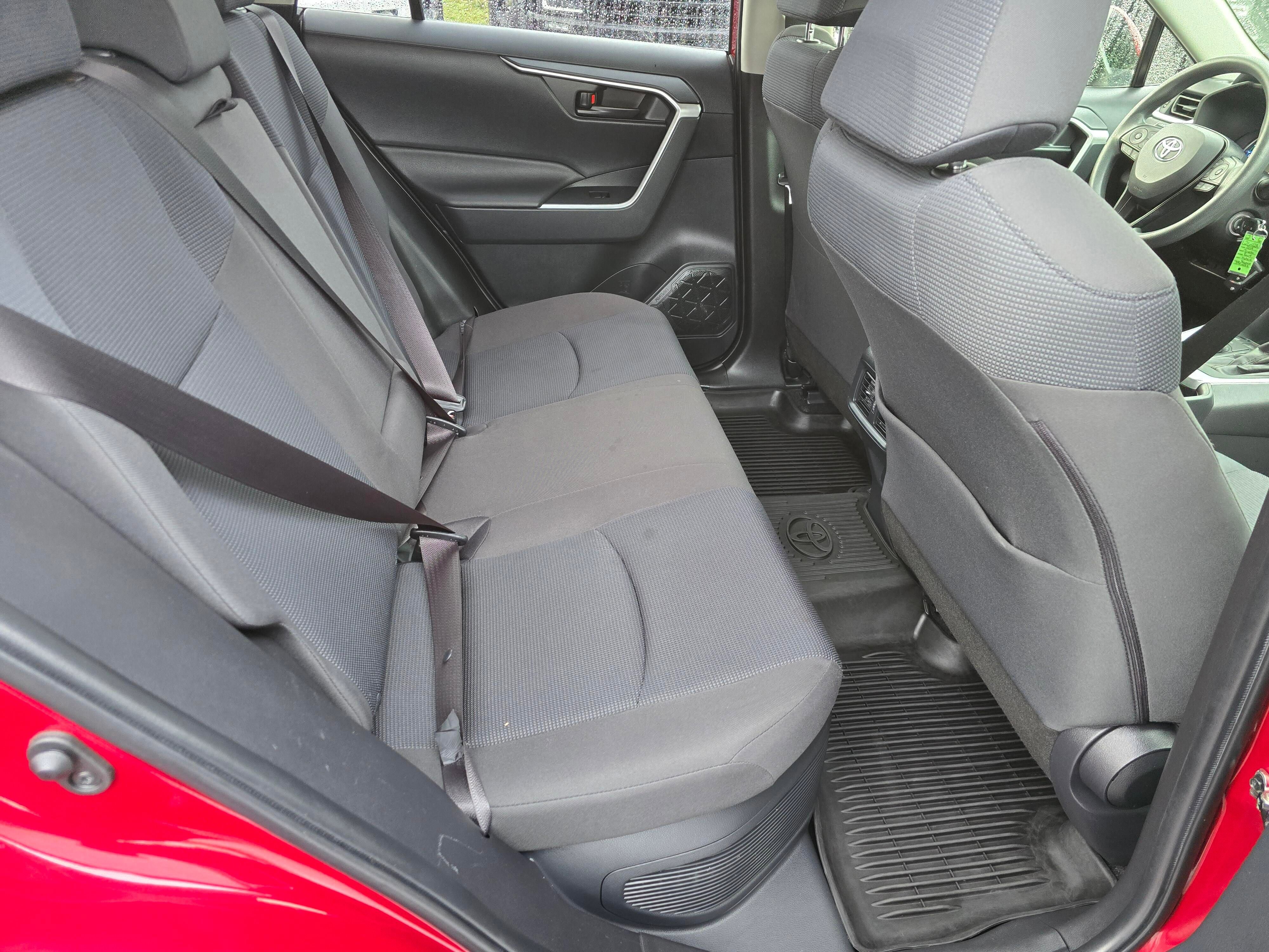 Used 2019 Toyota RAV4 LE image 28