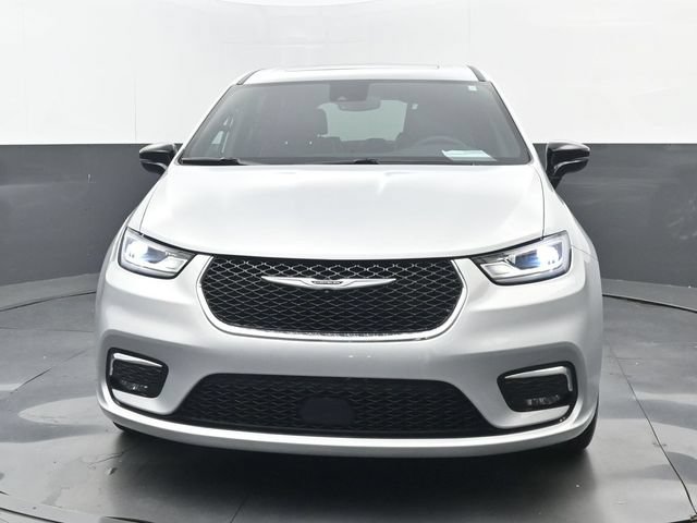 Used 2026 Chrysler Pacifica Limited FWD image 20