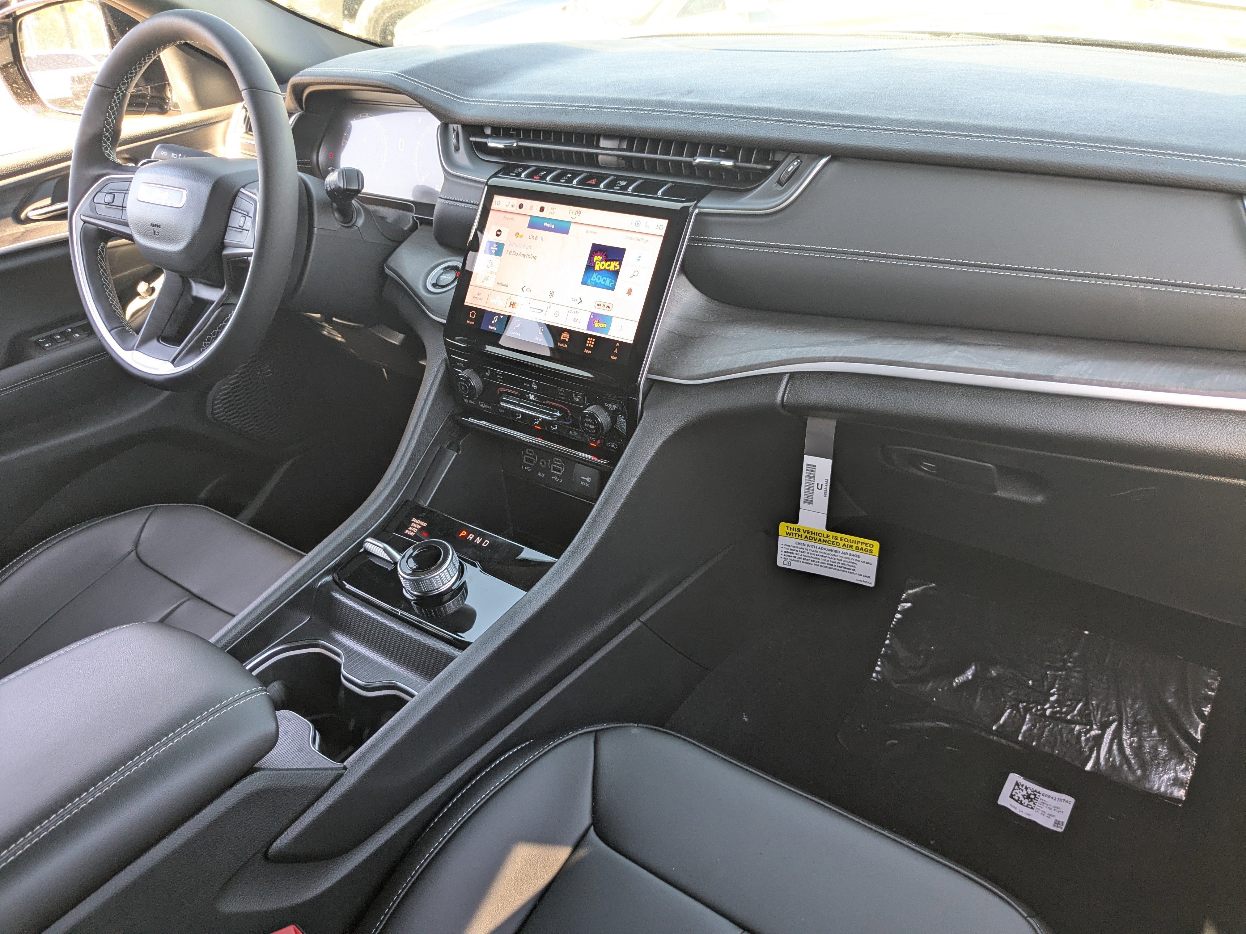 New 2025 Jeep Grand Cherokee Limited w/ Black Appearance Package AWD/4WD image 9