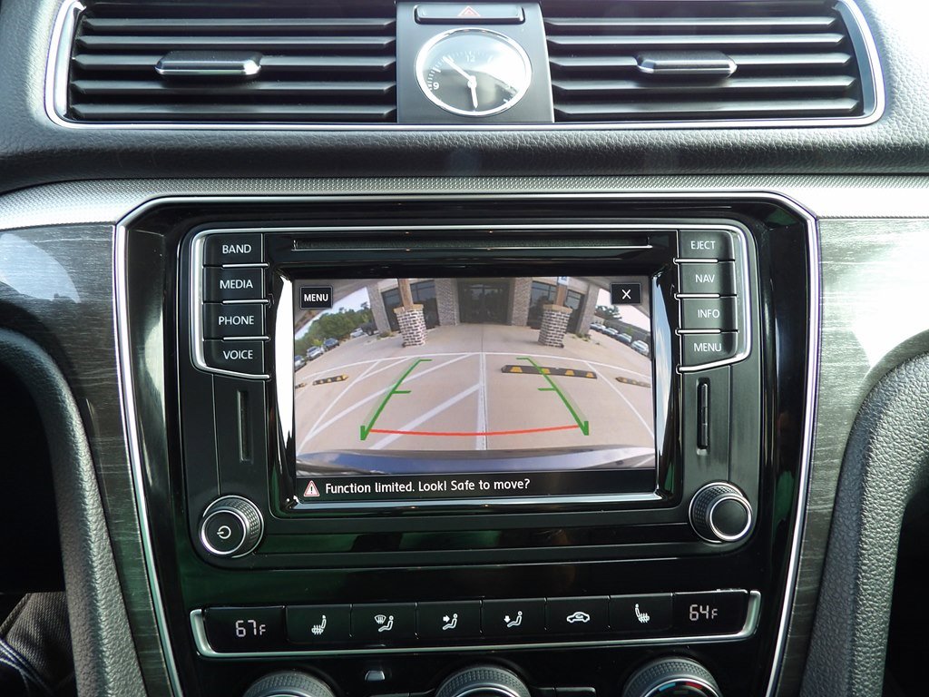 Used 2017 Volkswagen Passat 1.8T SEL Premium image 21