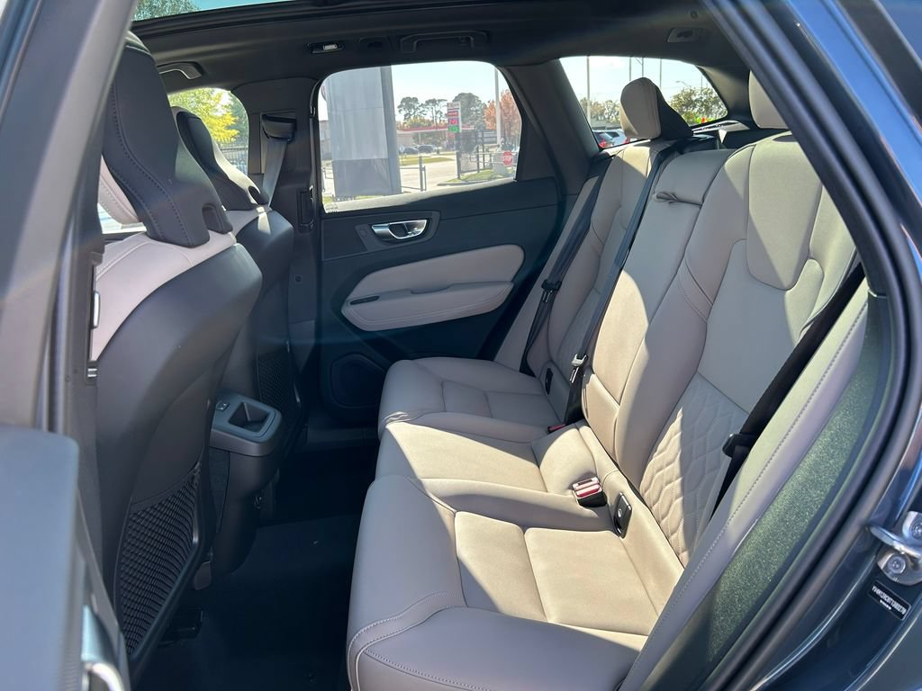 New 2026 Volvo XC60 B5 Plus w/ Climate Package AWD/4WD image 17