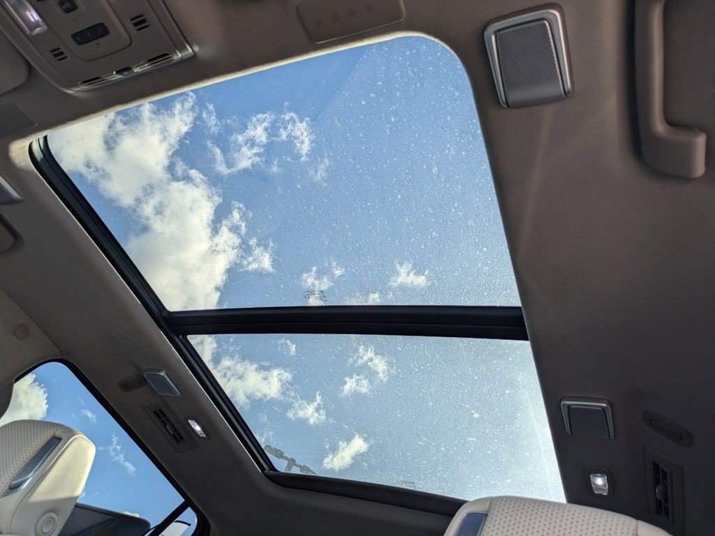 Certified 2024 Cadillac Escalade ESV Premium Luxury Platinum w/ Heavy-Duty Trailer Package image 25