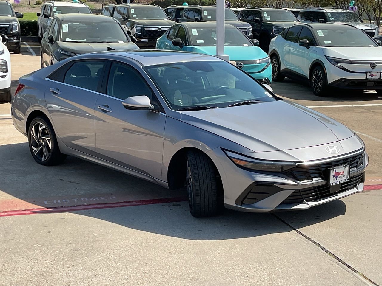 Used 2025 Hyundai Elantra SEL image 4