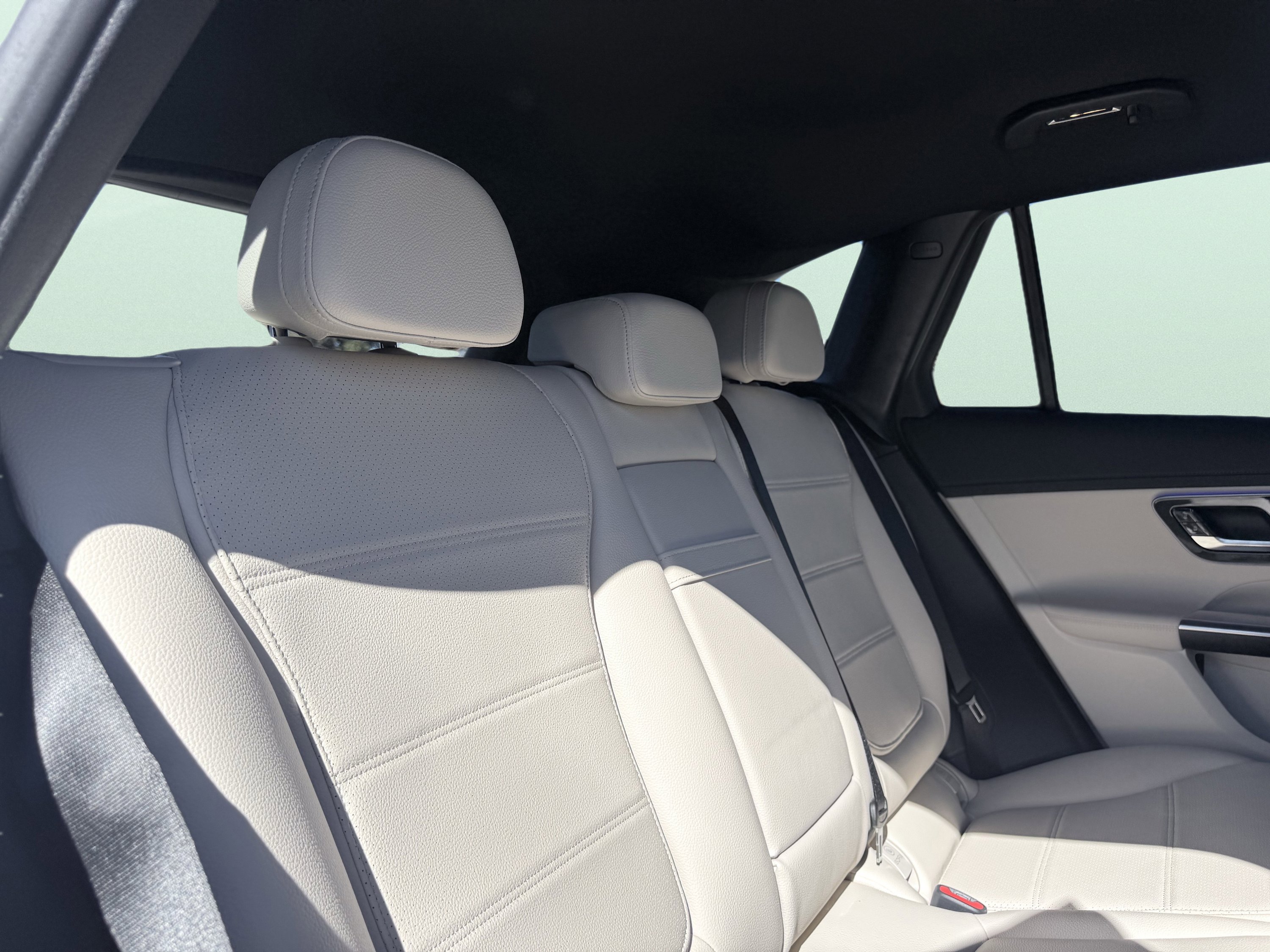 Used 2025 Mercedes-Benz GLC 300 4MATIC image 43