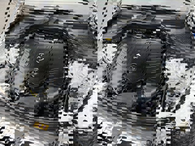 Used 2025 Mercedes-Benz GLC 300 4MATIC image 5