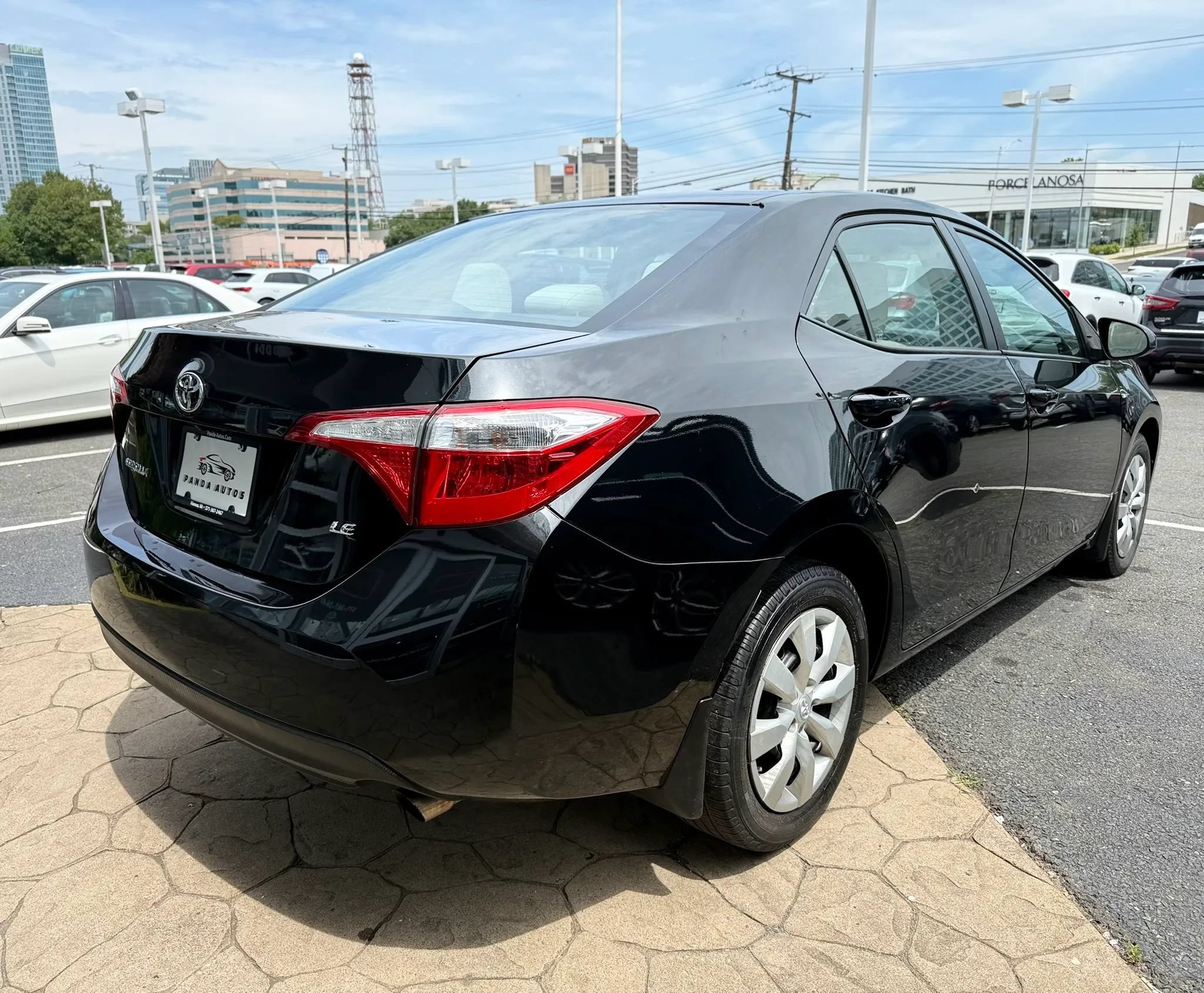 Used 2016 Toyota Corolla LE FWD image 6