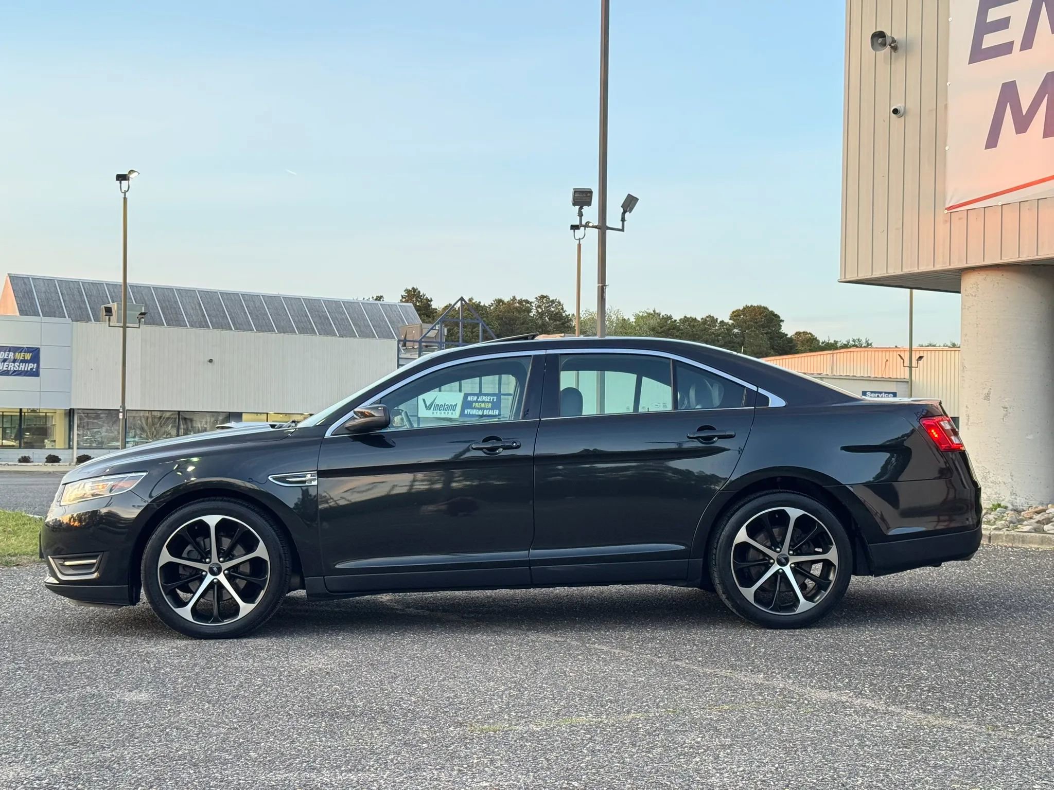 Used 2015 Ford Taurus SEL w/ Equipment Group 201A AWD/4WD image 2