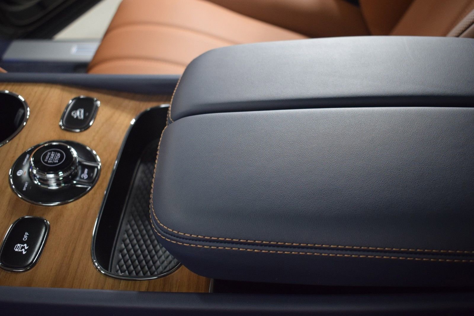 New 2026 Bentley Bentayga AWD/4WD image 39