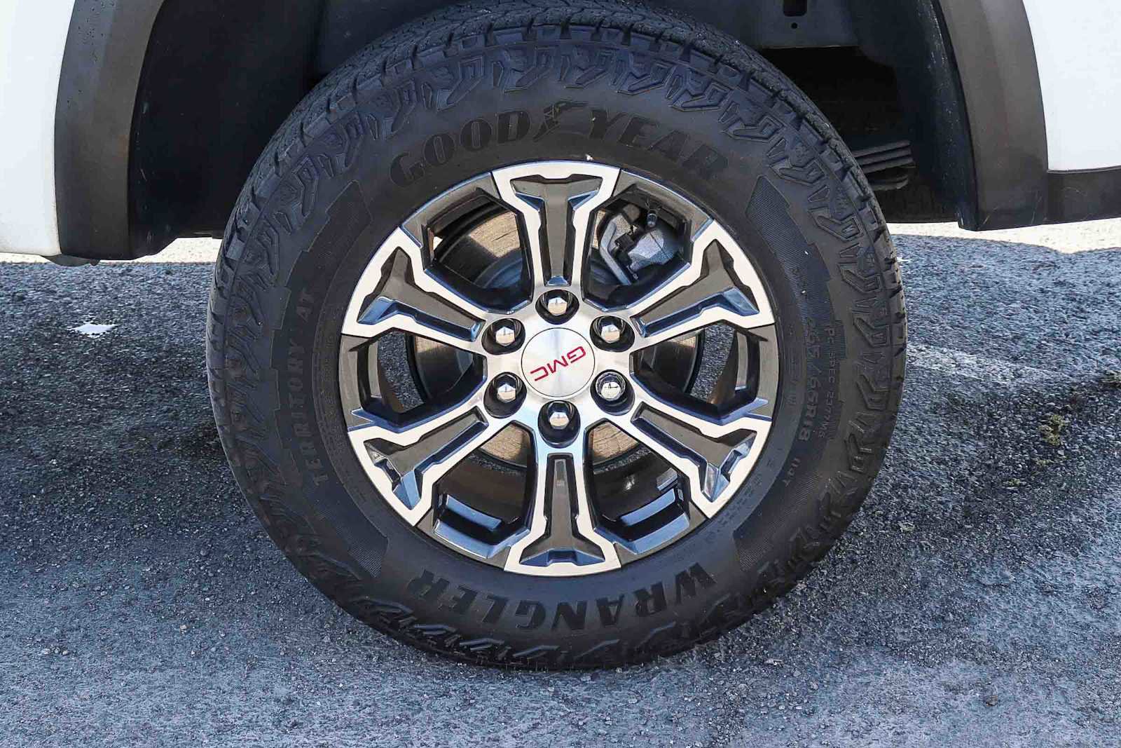 Used 2023 GMC Canyon AT4 w/ AT4 Premium Package image 10