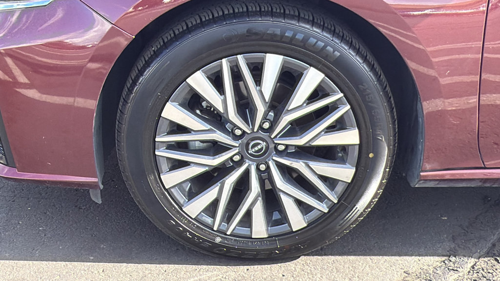 Used 2025 Nissan Altima 2.5 SV FWD image 9