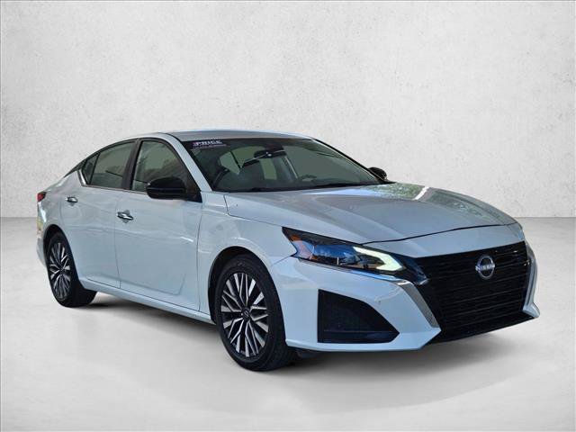Used 2025 Nissan Altima 2.5 SV FWD image 3