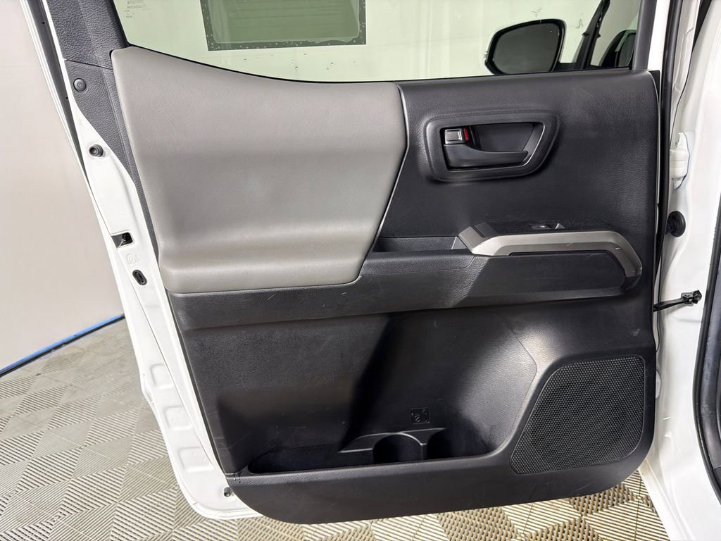 Used 2022 Toyota Tacoma SR5 w/ Technology Package image 21