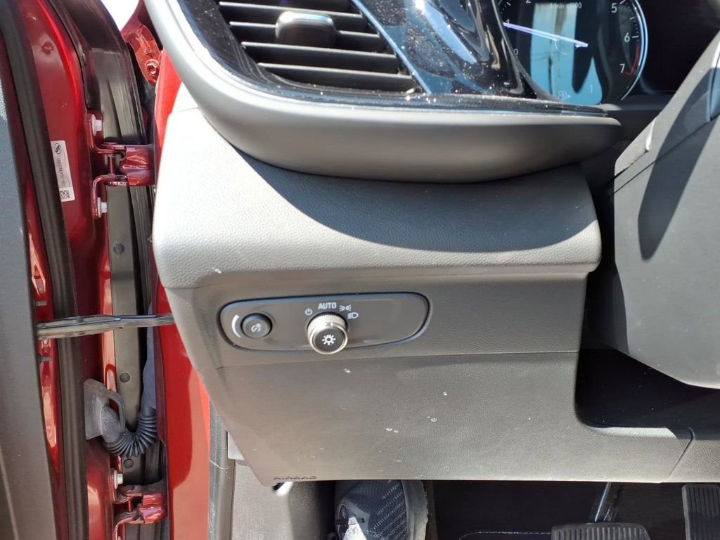 Used 2023 Buick Envision Essence image 13