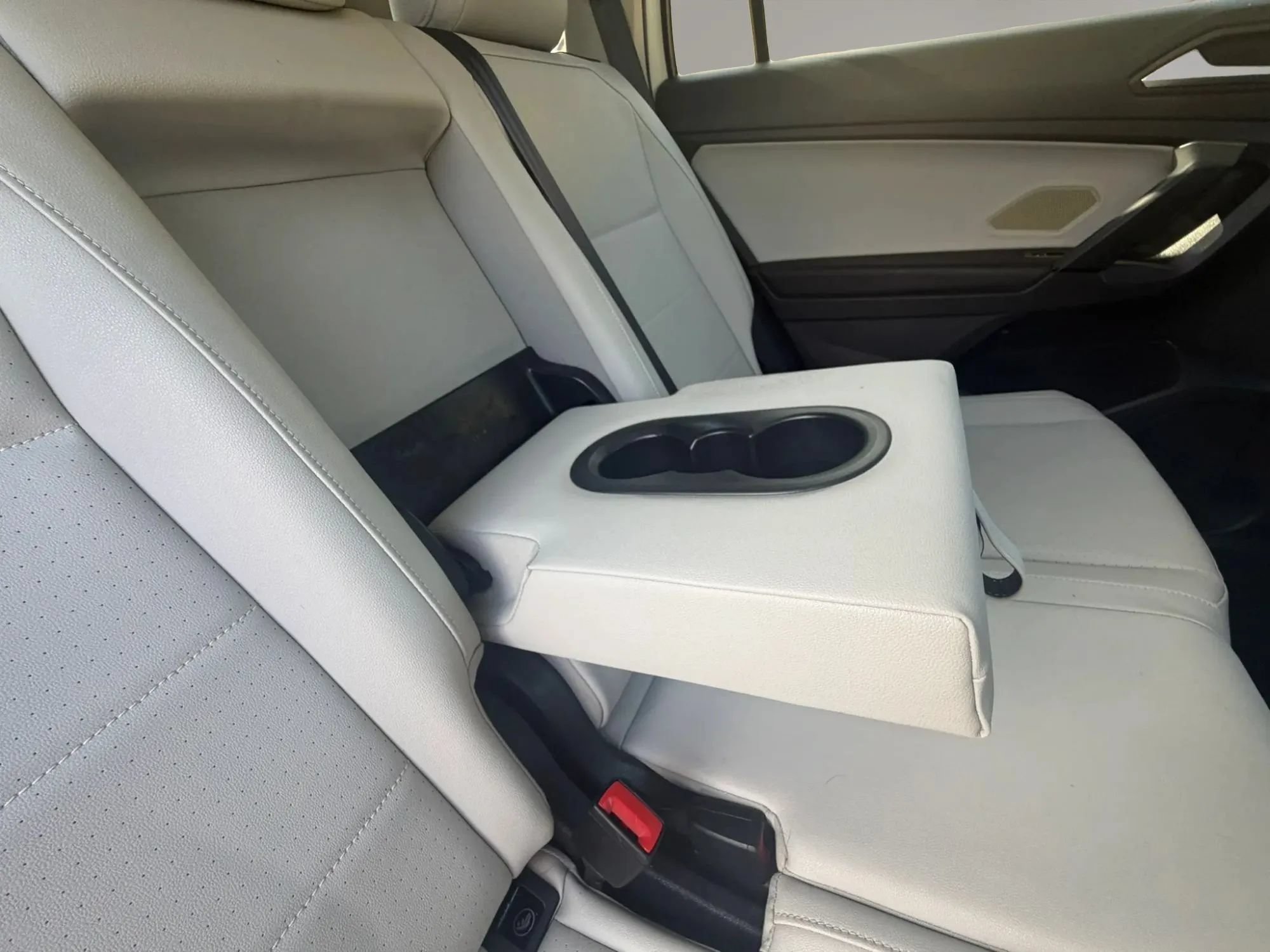 Used 2019 Volkswagen Tiguan SE FWD image 36