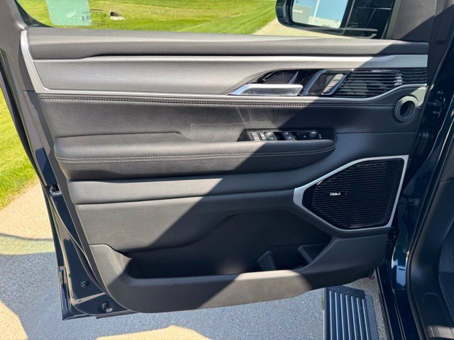 New 2026 Jeep Grand Wagoneer L Limited AWD/4WD image 8