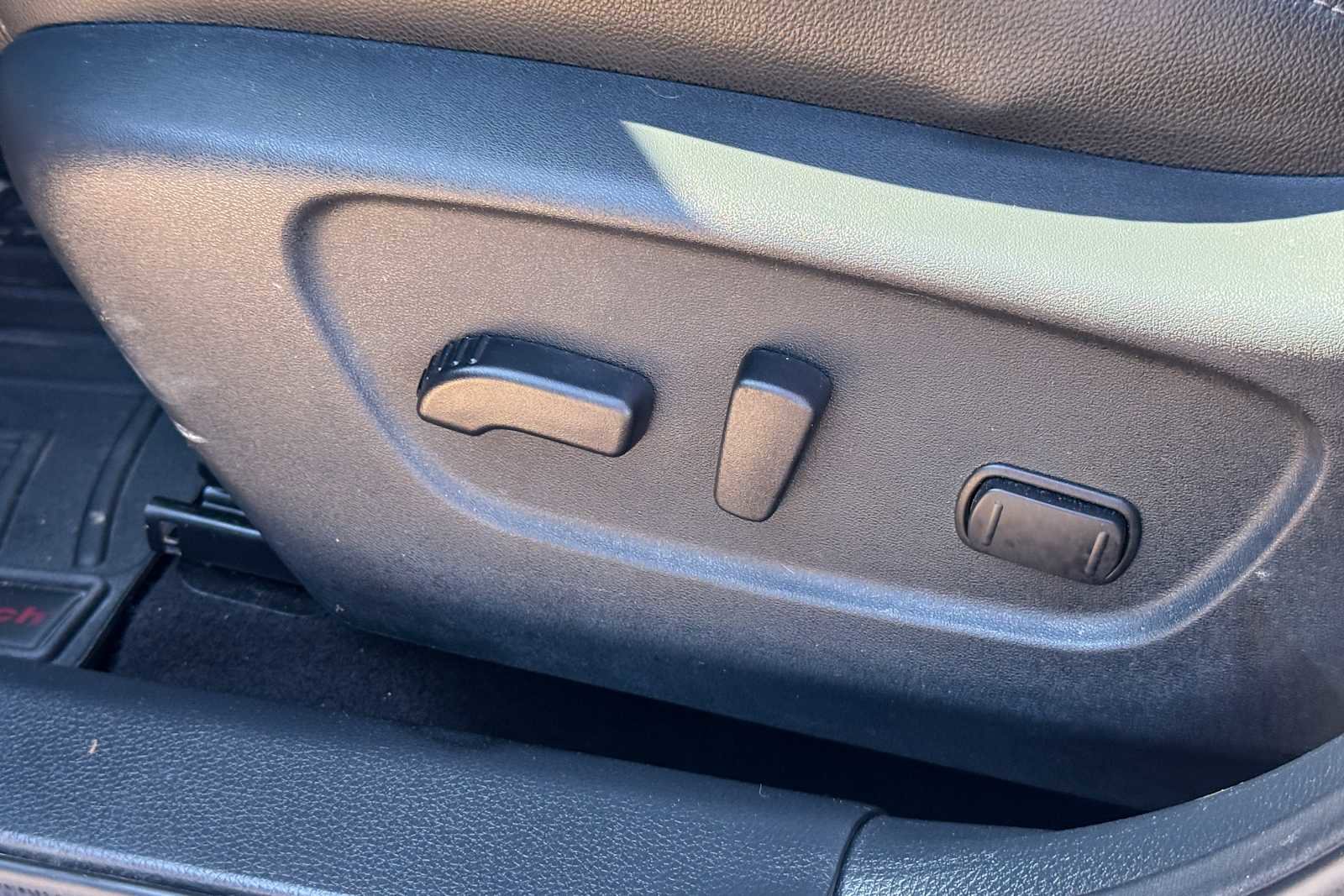 Used 2020 Nissan Rogue SL w/ Premium Package image 17