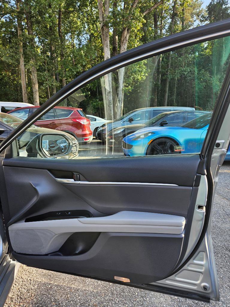 Used 2018 Toyota Camry LE image 36