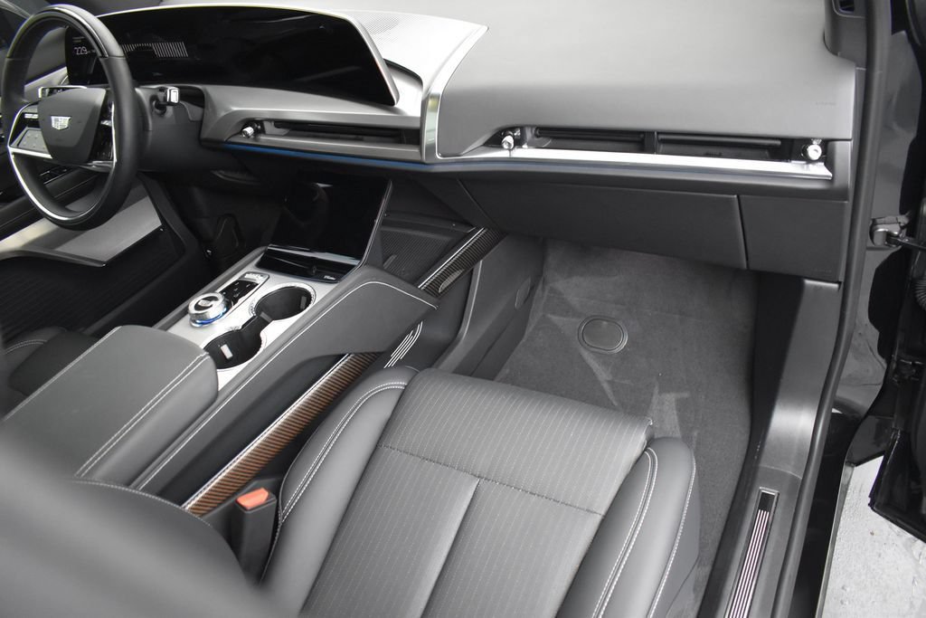 Certified 2026 Cadillac Vistiq Luxury w/ LPO, Floor Liner Package AWD/4WD image 33