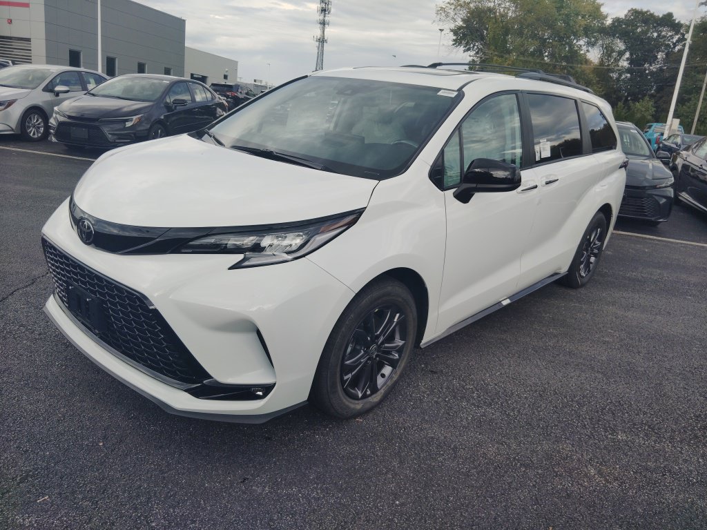 New 2026 Toyota Sienna XSE AWD/4WD image 2
