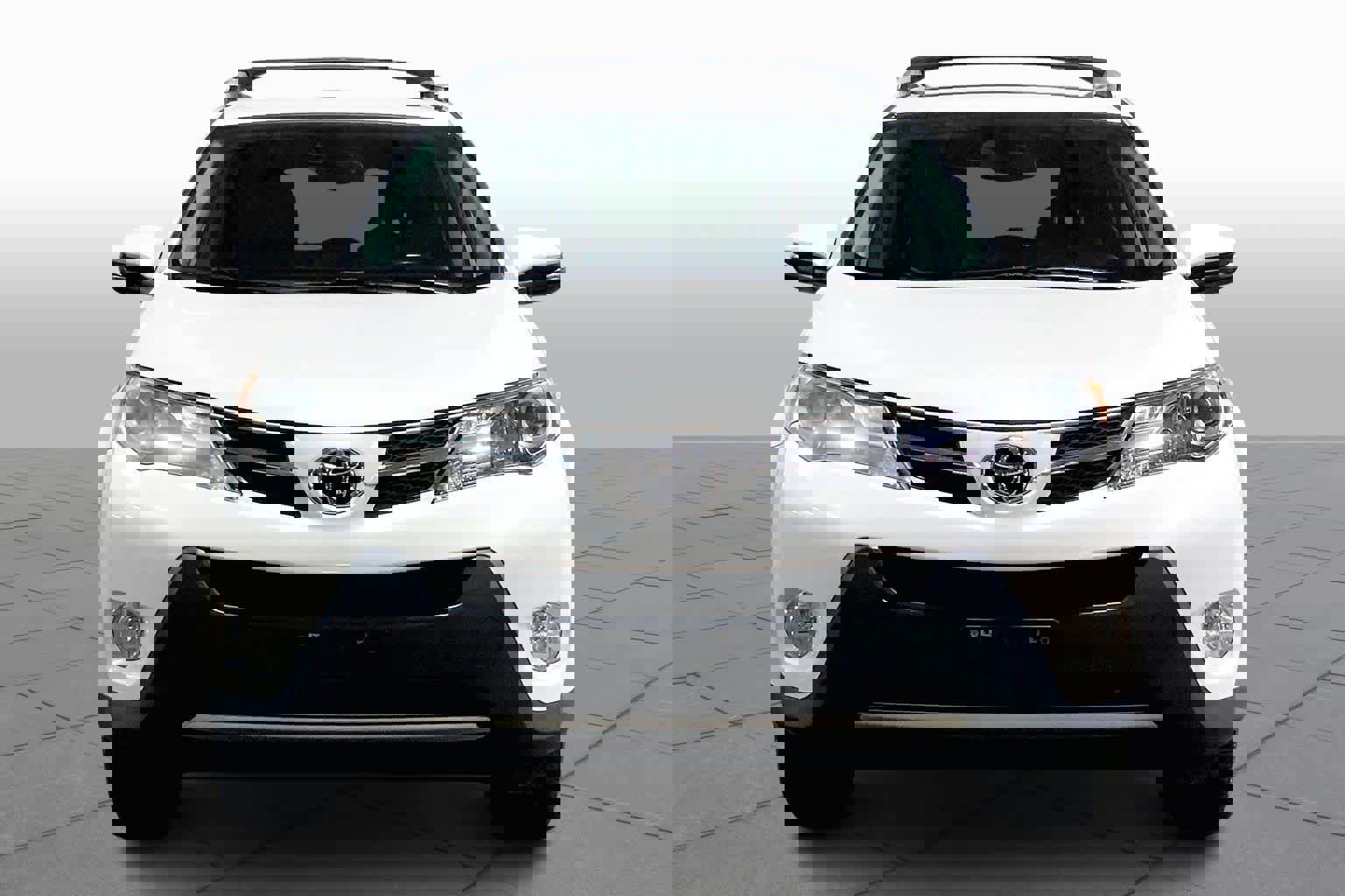 Used 2015 Toyota RAV4 Limited w/ Technology Package image 4