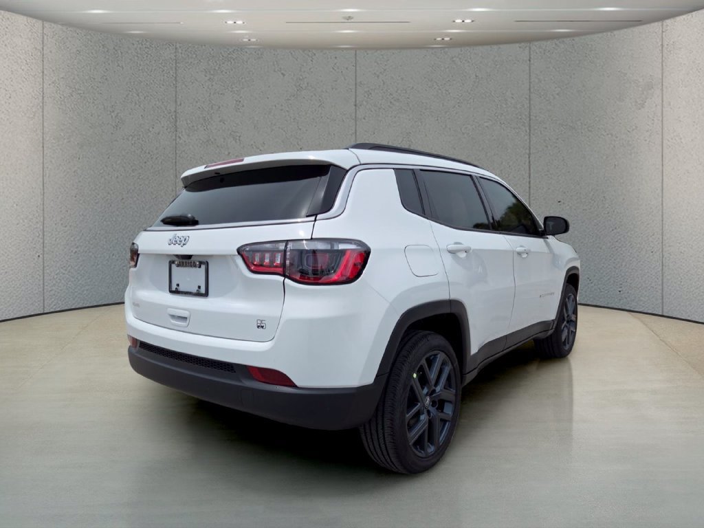 New 2026 Jeep Compass Latitude AWD/4WD image 5