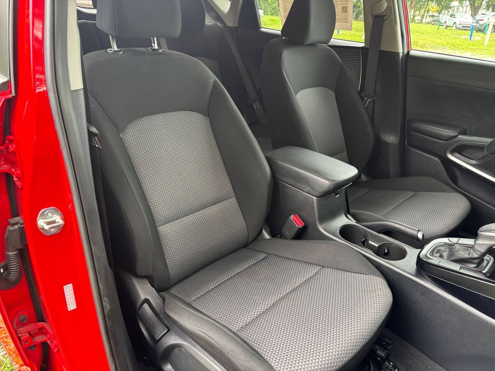 Used 2025 Kia Soul LX w/ LX Technology Package FWD image 35