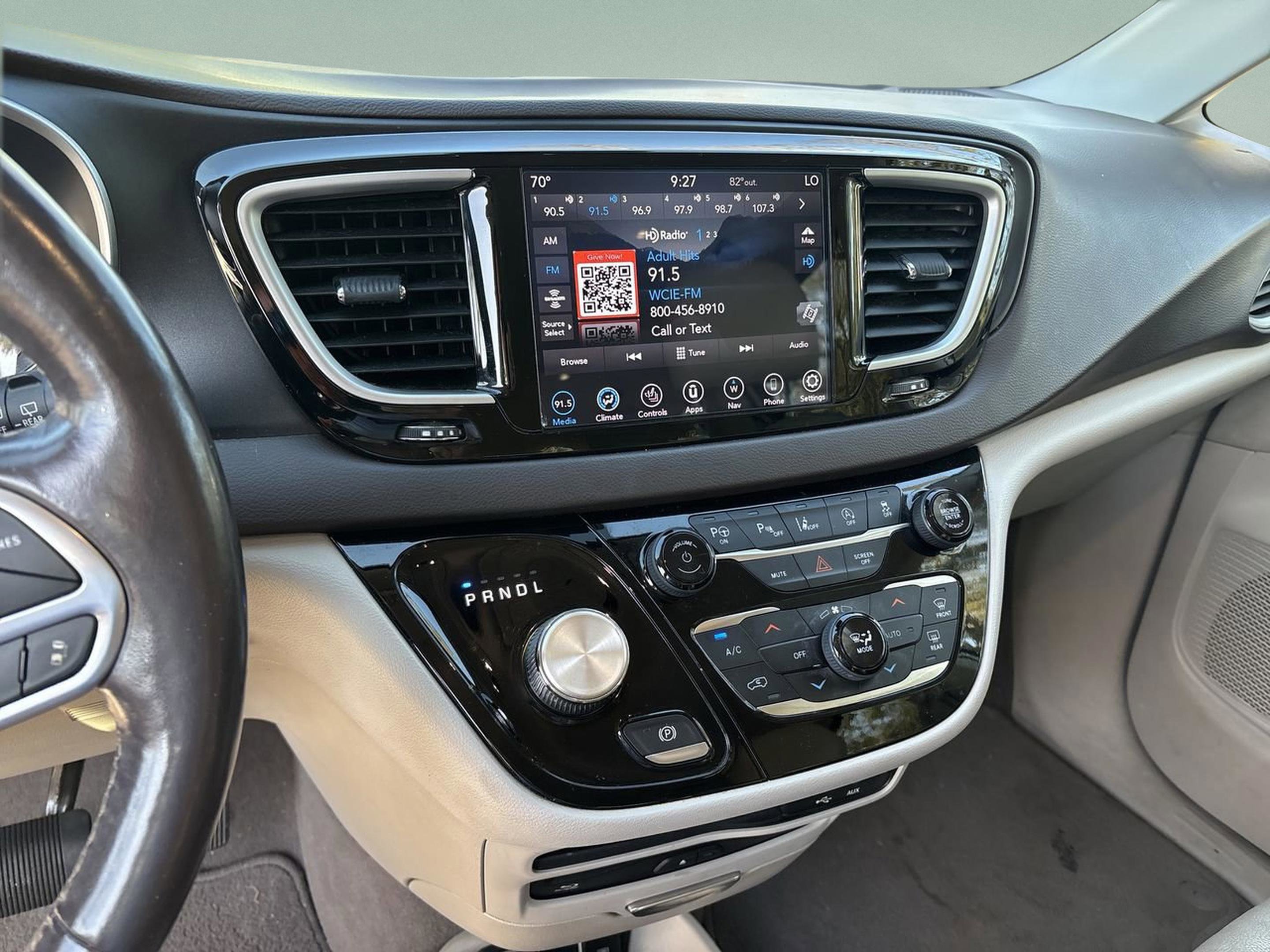 Used 2020 Chrysler Pacifica Touring-L Plus w/ Tire & Wheel Group image 13