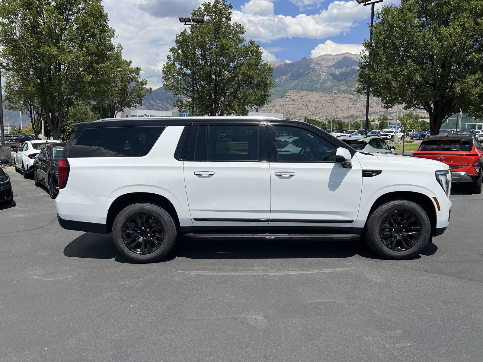 Used 2025 GMC Yukon XL Denali AWD/4WD image 6