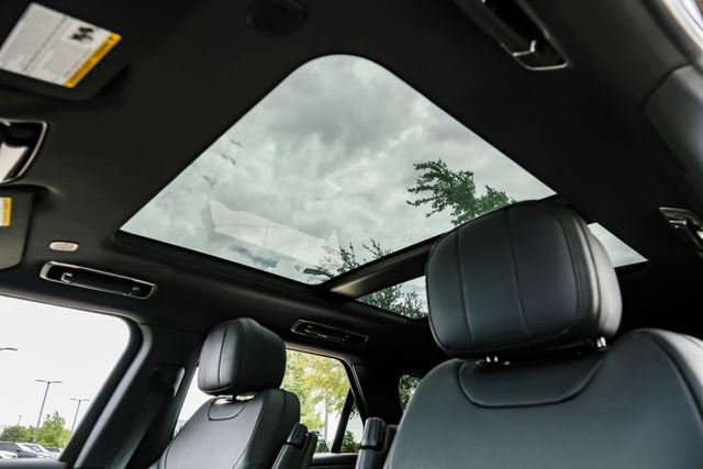 Used 2025 Land Rover Range Rover Sport SE AWD/4WD image 5