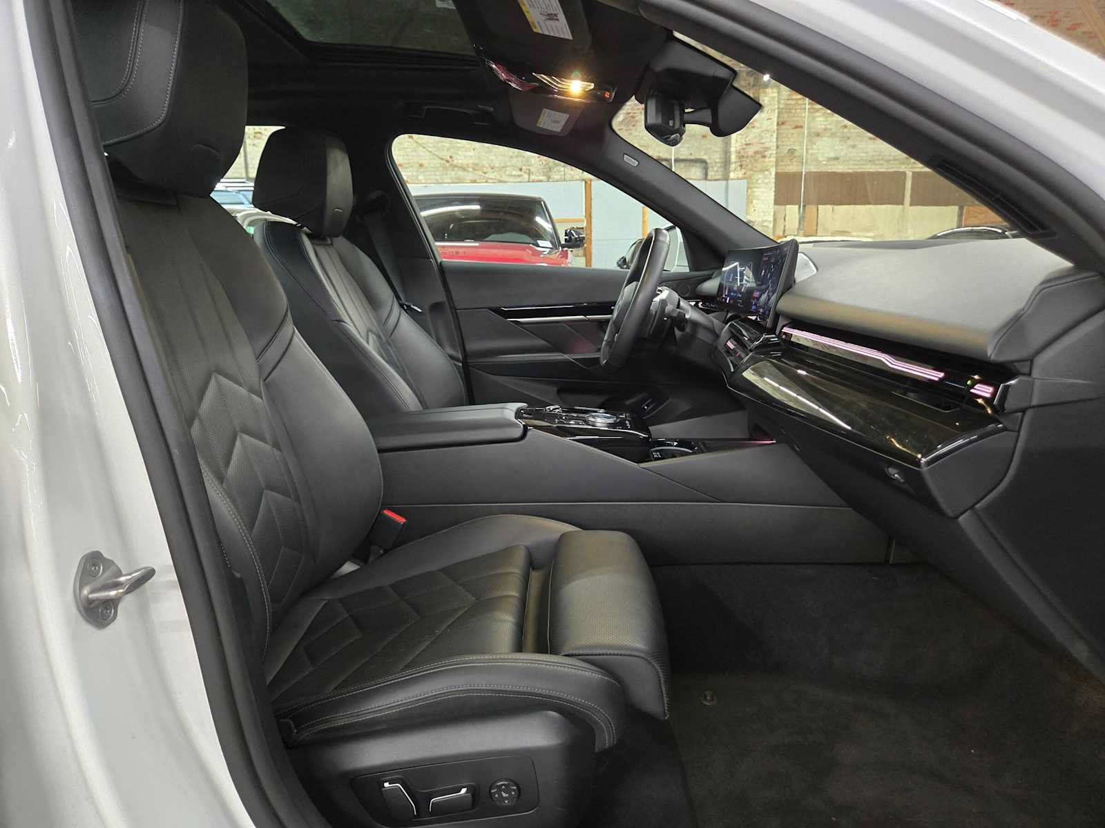 Used 2024 BMW 530i xDrive AWD/4WD image 11