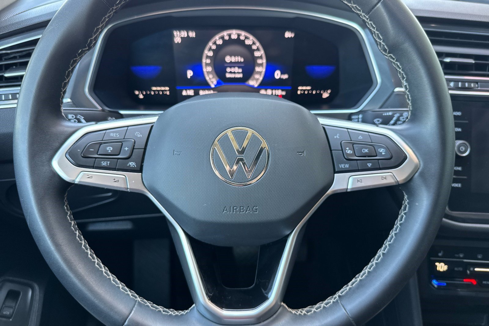Used 2022 Volkswagen Tiguan SE AWD/4WD image 11