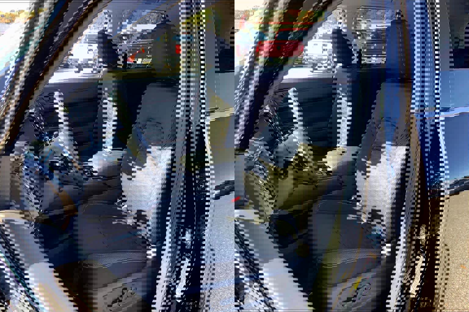 Used 2025 Nissan Pathfinder SV image 7