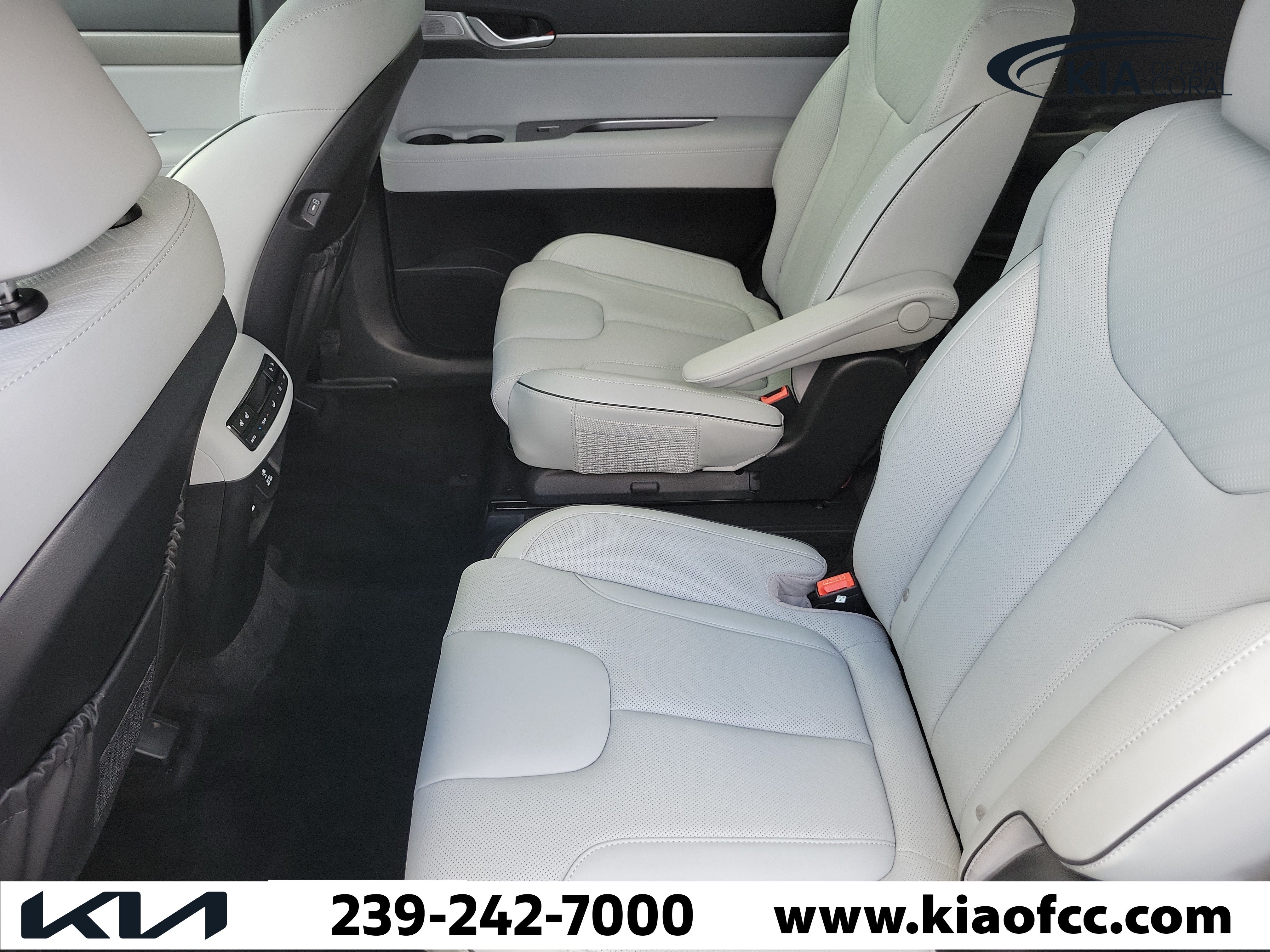 Used 2024 Hyundai Palisade SEL w/ Premium Package FWD image 12
