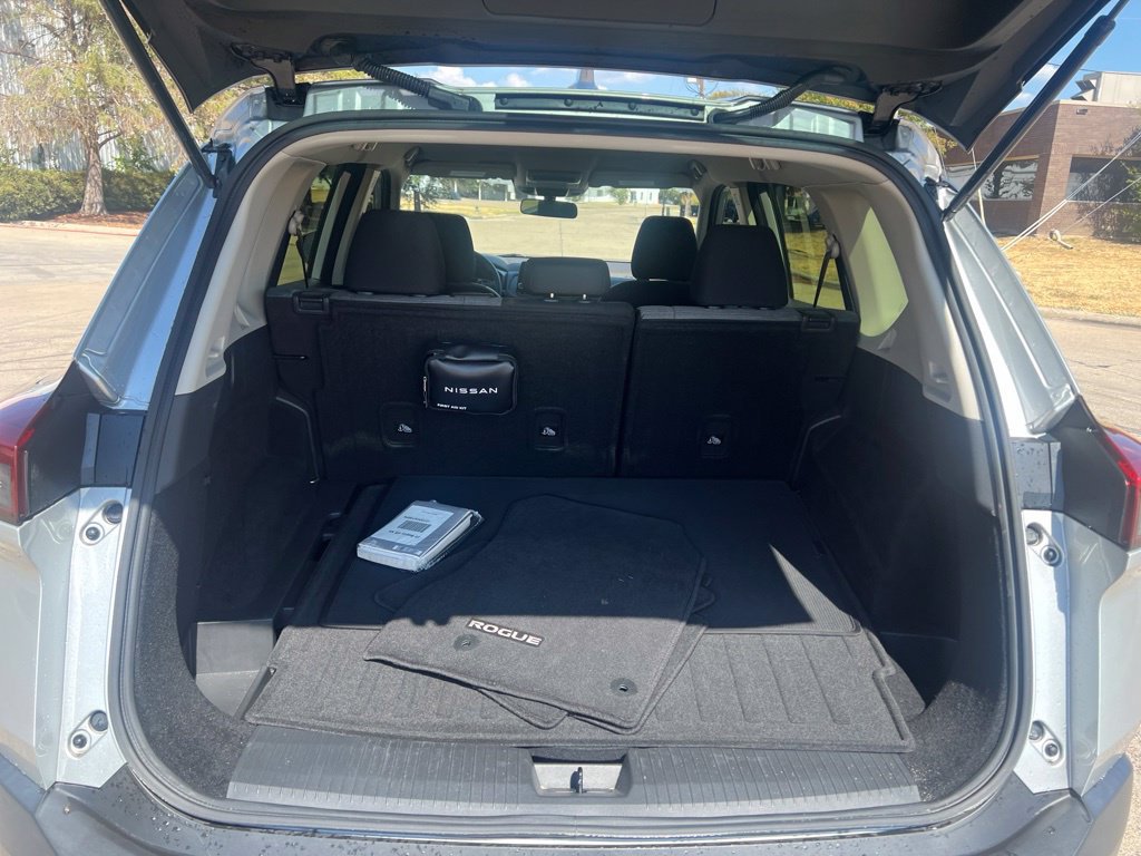 Used 2023 Nissan Rogue SV AWD/4WD image 32