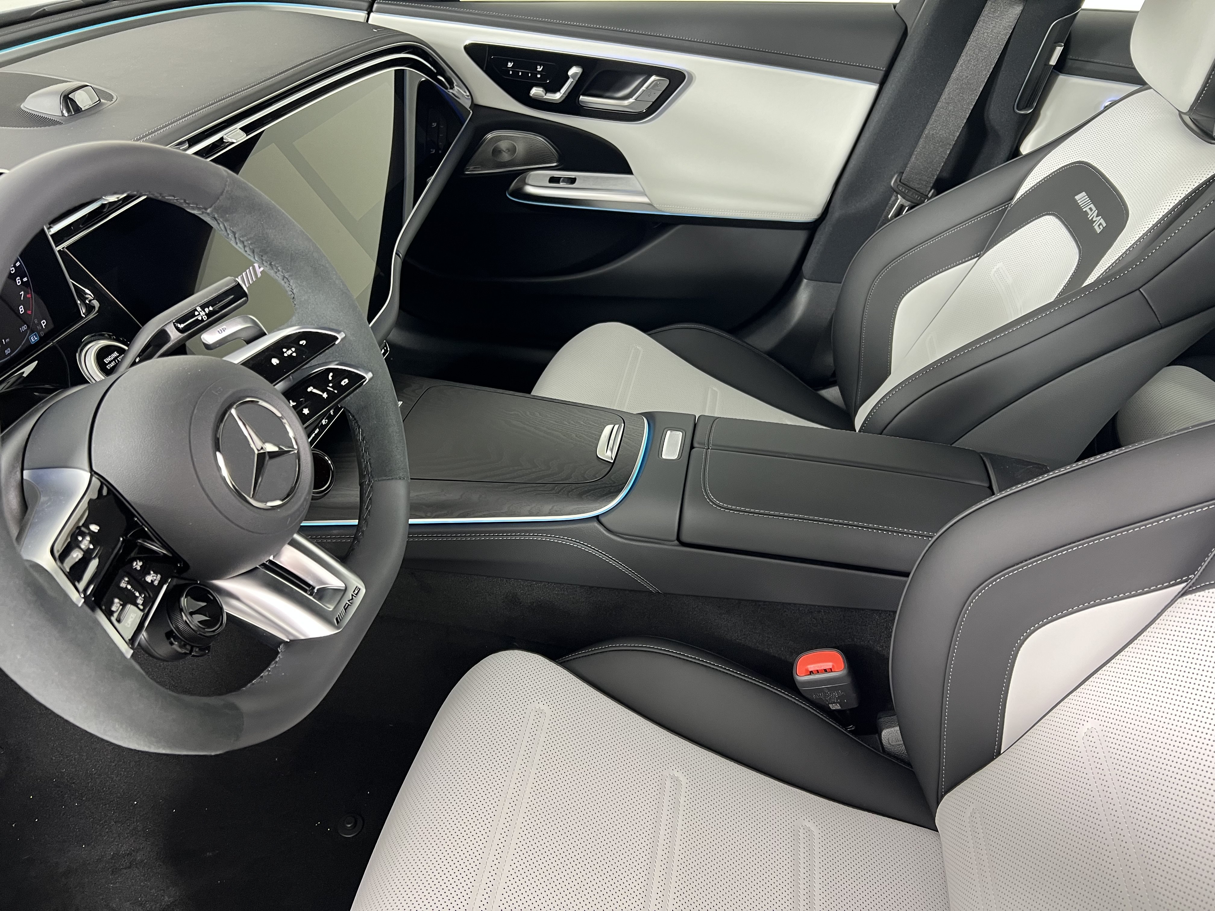 New 2026 Mercedes-Benz E 53 AMG e 4MATIC Sedan image 4