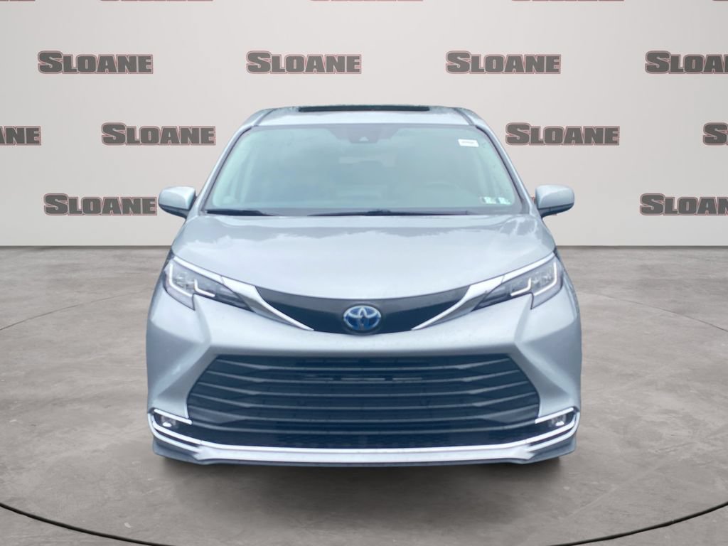 Used 2023 Toyota Sienna XLE AWD/4WD image 8