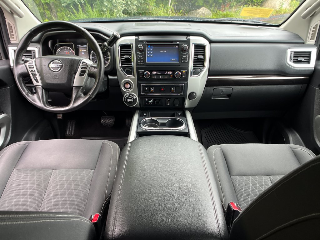 Used 2018 Nissan Titan SV w/ SV Convenience Package AWD/4WD image 13