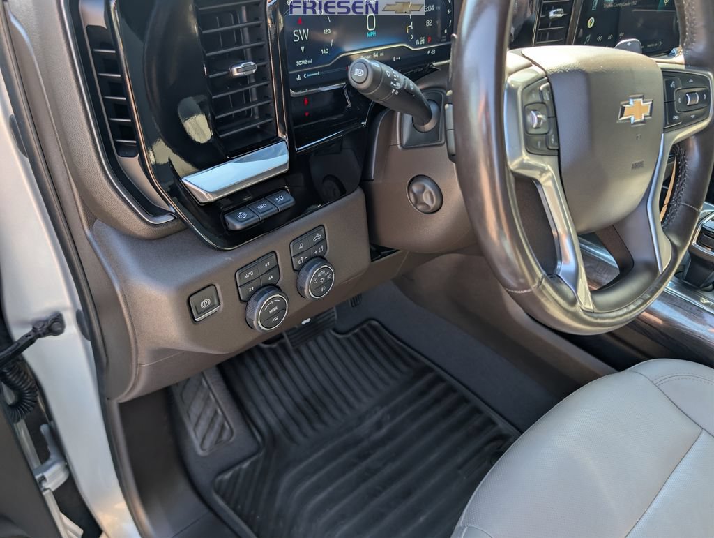 Used 2022 Chevrolet Silverado 1500 LTZ w/ Technology Package AWD/4WD image 14