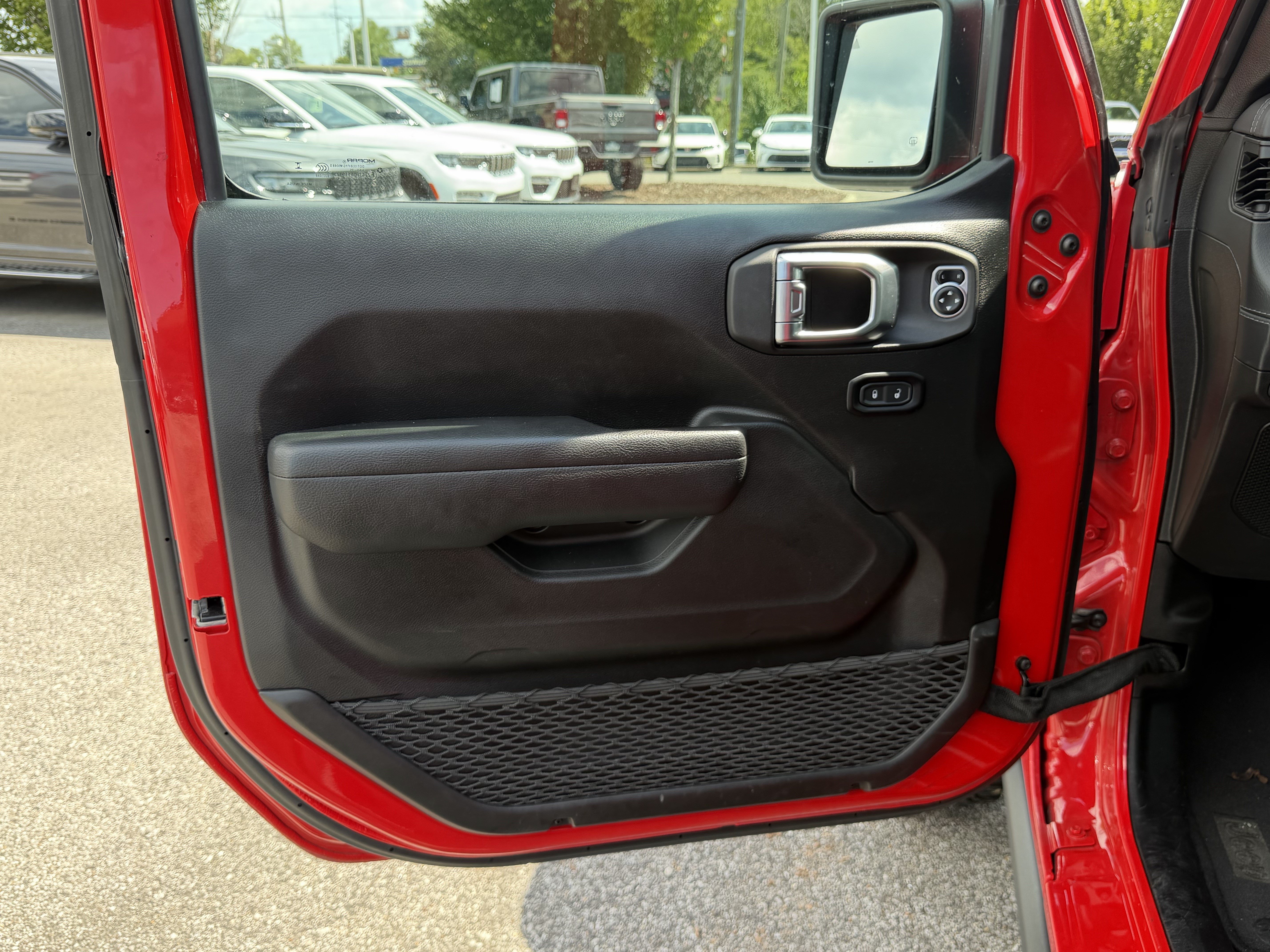 Used 2025 Jeep Wrangler Unlimited Rubicon 4xe w/ Safety Group AWD/4WD image 14