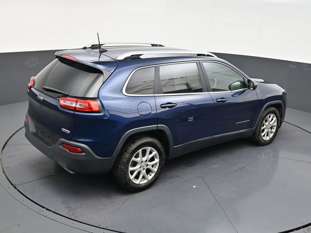 Used 2018 Jeep Cherokee Latitude Plus w/ Cold Weather Group FWD image 15