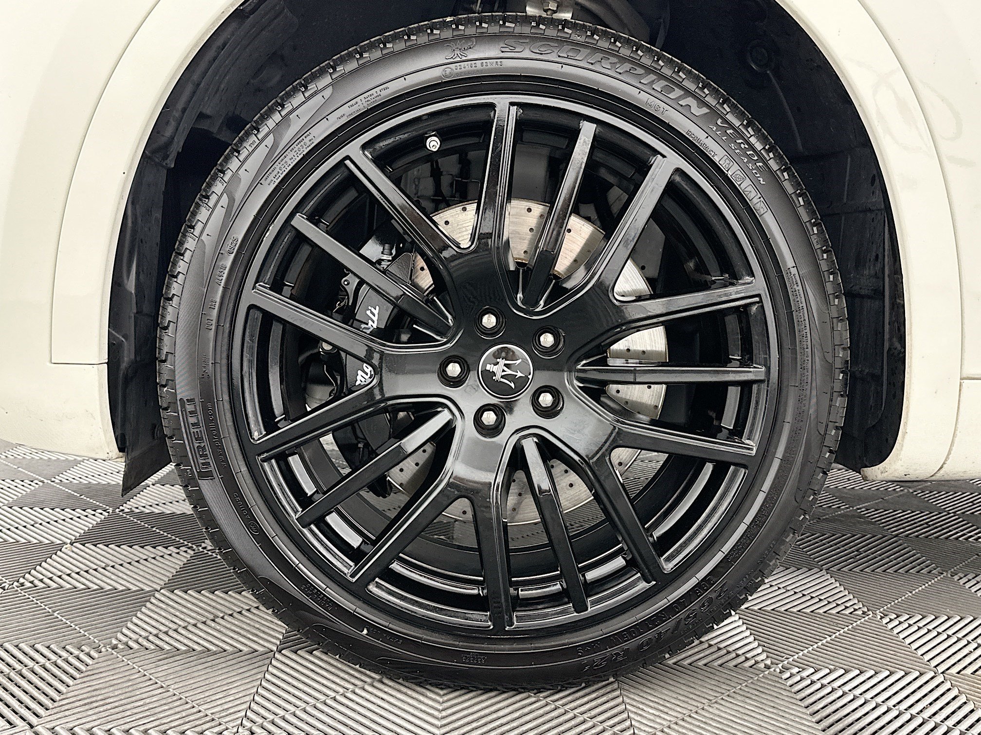 Used 2022 Maserati Levante Modena AWD/4WD image 35