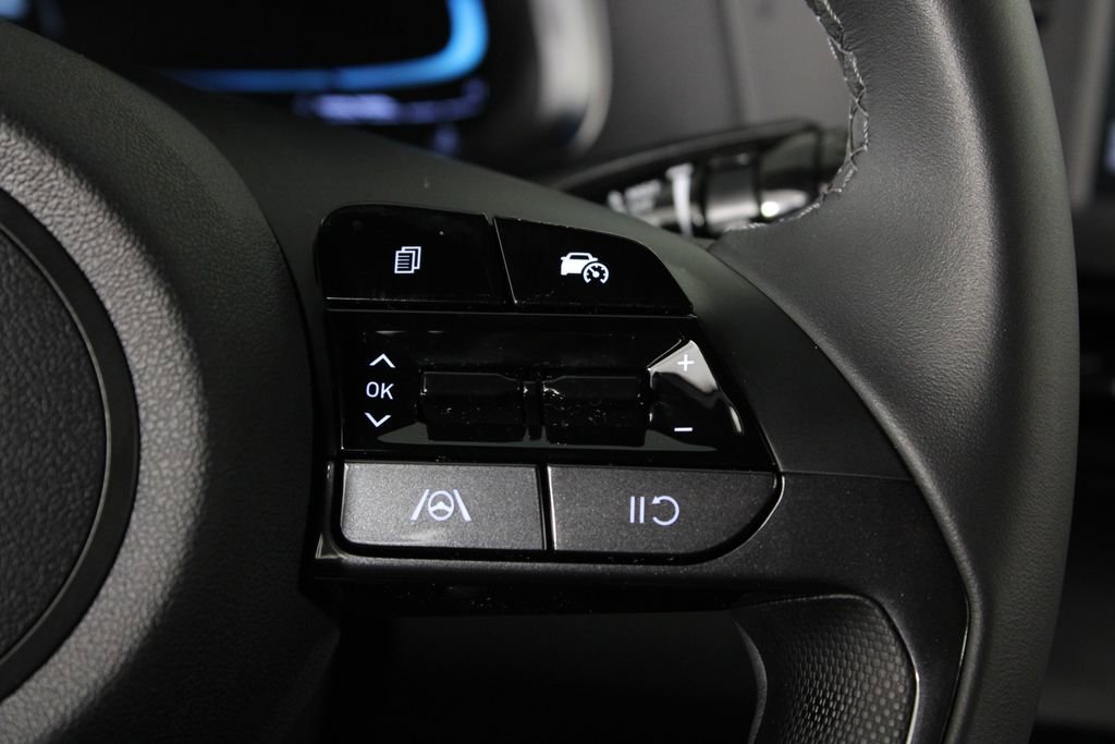 Certified 2025 Hyundai Elantra Sport image 27